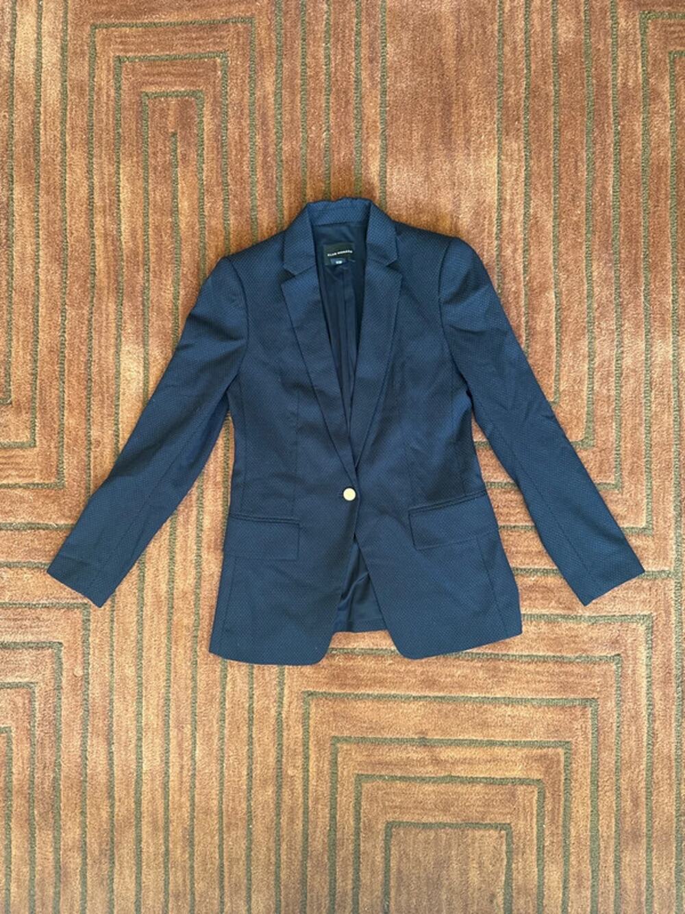 Like new Club Monaco navy blue polka dot tailored fitted blazer - size 00